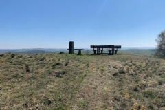 7-Aussichtspunkt-Sterzelberg-mit-Rastmöglichkeit